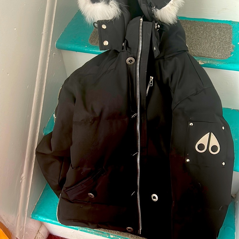 Black with white fur moose knuckle